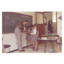 Zoltan Dienes con alumnas